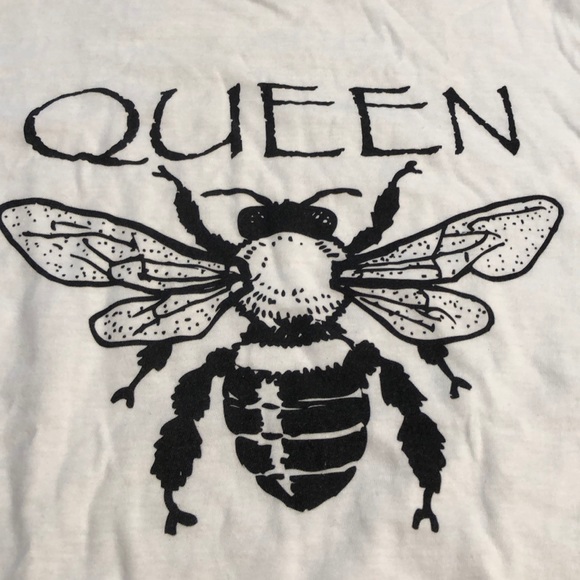 White Queen Bee graphic tee - Picture 2 of 3